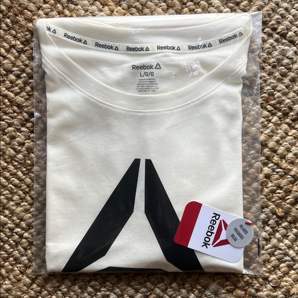 NEW Reebok Women's Infinity Short Sleeve Cropped Jersey Relaxed Fit Tee Shirt L - Picture 8 of 8